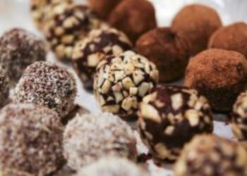 Συνταγή για πεντανόστιμα τρουφάκια σε 3 μόνο βήματα