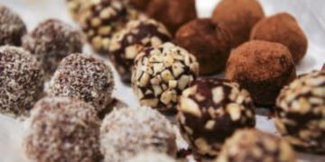 Alldaynews.gr Συνταγή για πεντανόστιμα τρουφάκια σε 3 μόνο βήματα