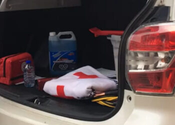 Από το φαρμακείο μέχρι τον φακό: Τα 18 πράγματα που πρέπει να έχεις πάντα στο αυτοκίνητο