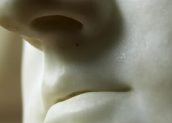 ΤΡΟΜΕΡΟ: Έχετε το Λακκάκι ανάμεσα στη Μύτη και τα Χείλια; Δείτε Τι είναι!