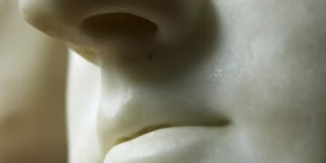 ΤΡΟΜΕΡΟ: Έχετε το Λακκάκι ανάμεσα στη Μύτη και τα Χείλια; Δείτε Τι είναι!