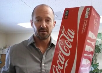 Έπινε 10 κουτάκια Coca-Cola κάθε μέρα – Δείτε πως έγινε έναν μήνα μετά!! [photos]