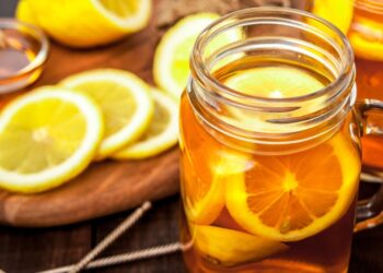 Δοκιμάστε νερό με ζεστό μέλι και λεμόνι για ένα μήνα και δείτε τα θεαματικά αποτελέσματα