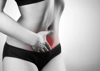 Δυσμηνόρροια: Τα δύο γιατροσόφια που θα σε ανακουφίσουν