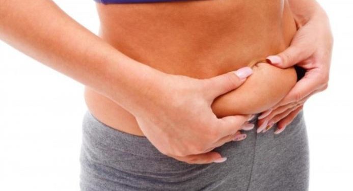 Τι να πιείτε πριν ξαπλώσετε για να κάψετε το λίπος στην κοιλιά