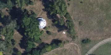 Λύθηκε το μυστήριο με τη φωτογραφία του παρκαρισμένου UFO!![video]