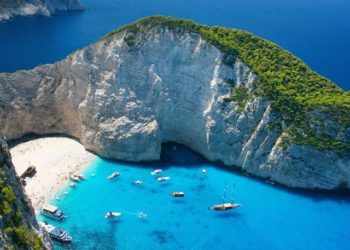 Τέσσερα ελληνικά νησιά και η Λεμεσός στους 13 πιο φτηνούς προορισμούς διακοπών στην Ευρώπη