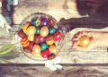 Alldaynews.gr Πώς θα βάψετε “φυσικά” τα πασχαλινά αυγά