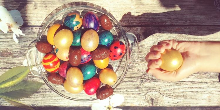 Alldaynews.gr Πώς θα βάψετε “φυσικά” τα πασχαλινά αυγά