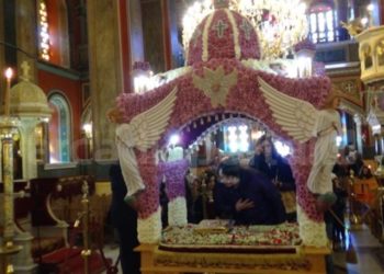 Έπαθαν ΣΟΚ στην Φλώρινα!! Δείτε τι εμφανίστηκε ξαφνικά στον Επιτάφιο!![photos]