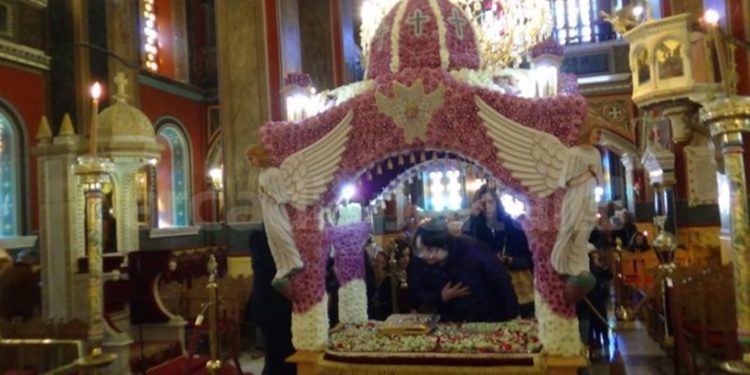 Έπαθαν ΣΟΚ στην Φλώρινα!! Δείτε τι εμφανίστηκε ξαφνικά στον Επιτάφιο!![photos]