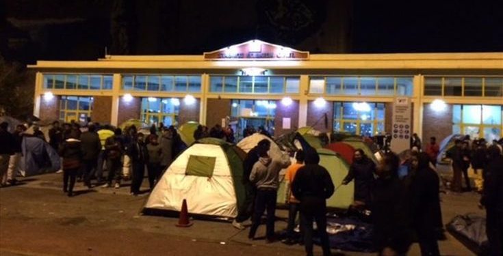 Alldaynews.gr Άναψαν τα αίματα στο λιμάνι του Πειραιά για ένα κινητό