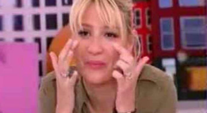 Alldaynews.gr Απαρηγόρητη η Φαίη Σκορδά για τον χαμό του πεθερού της!!