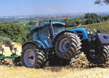 Αγγελία στο car.gr που κάνει θραύση! Εκτός από το τρακτέρ πουλάει και…[photo]