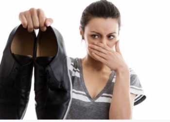 Πώς να εξουδετερώσετε τη δυσοσμία από τα παπούτσια