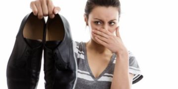 Πώς να εξουδετερώσετε τη δυσοσμία από τα παπούτσια