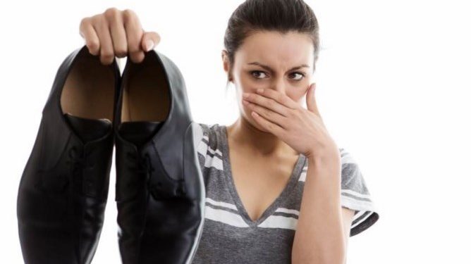 Πώς να εξουδετερώσετε τη δυσοσμία από τα παπούτσια