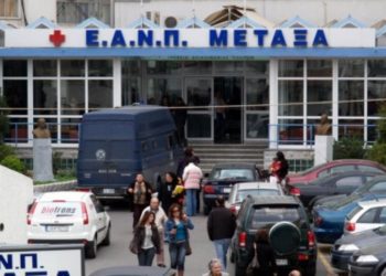 Κινηματογραφική ληστεία στην Αχαΐα: Μπούκαραν με αυτοκίνητο σε τράπεζα και ανατίναξαν το ΑΤΜ