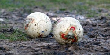 Alldaynews.gr Απίστευτο: Εβγαλε πιστόλι σε ποδοσφαιρικό αγώνα μικρών παιδιών