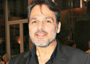 Πάθαμε Πλάκα!! Δείτε με τι κορίτσαρο κυκλοφορεί ο Σταμάτης Γαρδέλης!![photos]