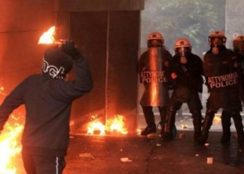 Επεισόδια, ξύλο και διακοπή στο Αιγάλεω – Προοδευτική [video]