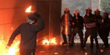 Επεισόδια, ξύλο και διακοπή στο Αιγάλεω – Προοδευτική [video]