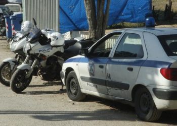 ΣΟΚ στα Τρίκαλα: Γυναίκα και παιδιά έμεναν στο σπίτι με τον πατέρα τους νεκρό επί 3 μήνες