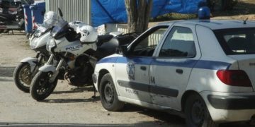 Alldaynews.gr ΣΟΚ στα Τρίκαλα: Γυναίκα και παιδιά έμεναν στο σπίτι με τον πατέρα τους νεκρό επί 3 μήνες