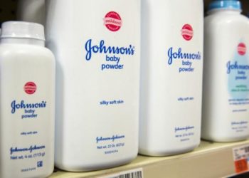 Νέα αποζημίωση μαμούθ της Johnson&Johnson σε καρκινοπαθή που χρησιμοποιούσε πούδρα ταλκ