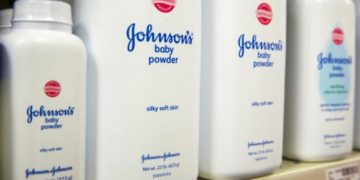 Νέα αποζημίωση μαμούθ της Johnson&Johnson σε καρκινοπαθή που χρησιμοποιούσε πούδρα ταλκ