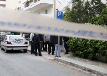 Τρόμος για πασίγνωστο επιχειρηματία: Πήραν τη γυναίκα του και την οδήγησαν στο μαγαζί για να τους δώσει χρήματα