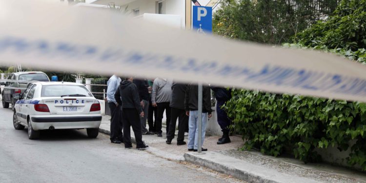 Τρόμος για πασίγνωστο επιχειρηματία: Πήραν τη γυναίκα του και την οδήγησαν στο μαγαζί για να τους δώσει χρήματα