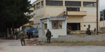 Νέο ΣΟΚ στον Ε.Σ. Φαντάρος έκοψε τις φλέβες του! Αστυνόμοι τυχαία τον βρήκαν…