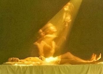 Έτσι «βγαίνει» η ψυχή από το σώμα του νεκρού![photos][video]