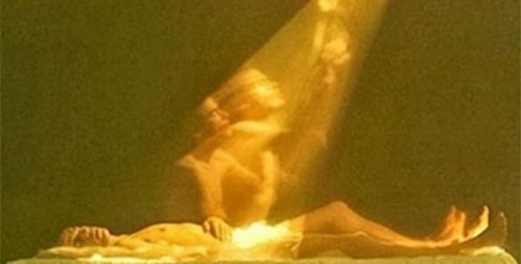 Έτσι «βγαίνει» η ψυχή από το σώμα του νεκρού![photos][video]