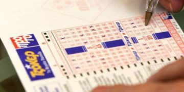 Ένας τυχερός παίρνει 2 εκατ. ευρώ στο Τζόκερ – Οι αριθμοί που κληρώθηκαν