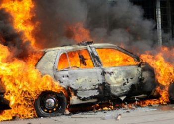 Θεσσαλονίκη: Ι.Χ. τυλίχτηκε στις φλόγες εν κινήσει