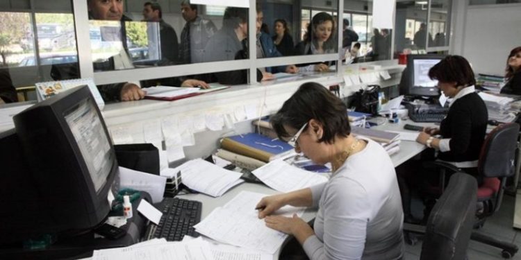 Alldaynews.gr «Βουτηγμένοι» στα χρέη χιλιάδες πολίτες και οι δόσεις είναι… στο δρόμο