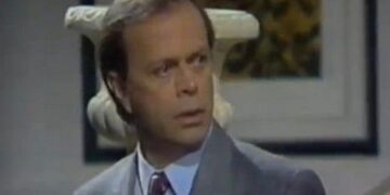 Έλληνες celebrities που άλλαξαν το όνομά τους – Ποιός είναι ο Πάκας και ποιά η Καρπούζη; [photos]