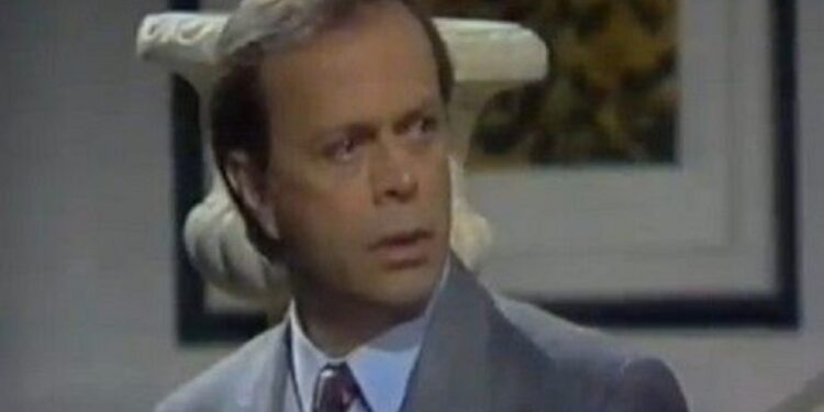 Έλληνες celebrities που άλλαξαν το όνομά τους – Ποιός είναι ο Πάκας και ποιά η Καρπούζη; [photos]