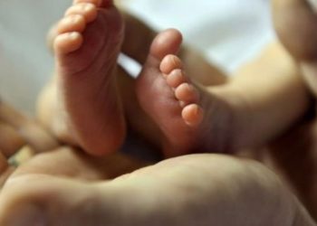 “Γιε μου ξύπνα. Ξύπνα, ξύπνα. Τι σου έκαναν;” Αντί για οξυγόνο έδωσαν σε νεογέννητο ήλιο και πέθανε