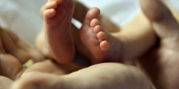 Alldaynews.gr “Γιε μου ξύπνα. Ξύπνα, ξύπνα. Τι σου έκαναν;” Αντί για οξυγόνο έδωσαν σε νεογέννητο ήλιο και πέθανε