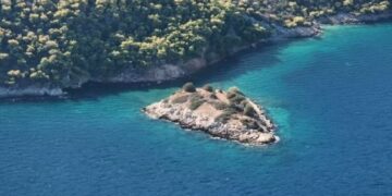 Το ελληνικό νησάκι που κρύβει μια απίστευτη ιστορία με βρυκόλακες [video]
