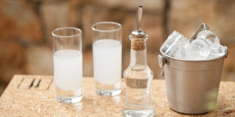 Alldaynews.gr Μεγάλη προσοχή: Πίνετε τσίπουρο; Να γιατί πρέπει να το ξανασκεφτείτε πριν το καταναλώσετε