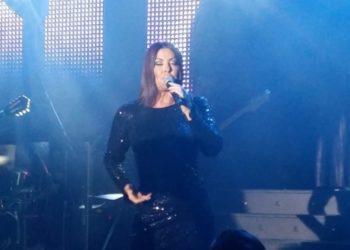 Η Άντζελα Δημητρίου ερμηνεύει στη Θεσσαλονίκη Παντελίδη και συγκινεί [vids]