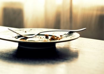 «Μεγάλωσα μέσα στη φτώχεια…Θα έψαχνα στα σκουπίδια ή θα έκλεβα από το μαγαζί στη γωνία» [pic, vid]