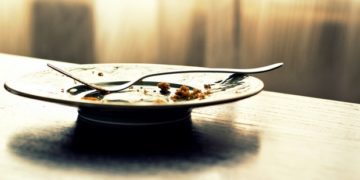 «Μεγάλωσα μέσα στη φτώχεια…Θα έψαχνα στα σκουπίδια ή θα έκλεβα από το μαγαζί στη γωνία» [pic, vid]