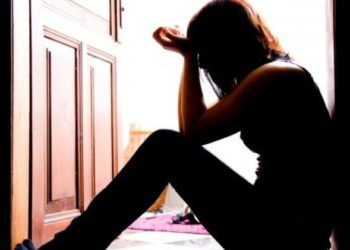 via_kopela_ginaika-koritsi-κορίτσι-κοπέλα-γυναίκα-βία