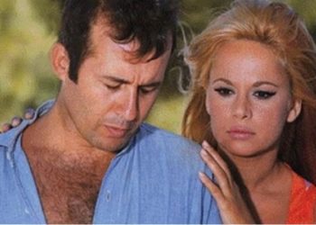 Ντοκουμέντο: Το τάμα της Αλίκης και του Παπαμιχαήλ στην Παναγία της Τήνου- Τι έγραψαν στο βιβλίο της Μονής