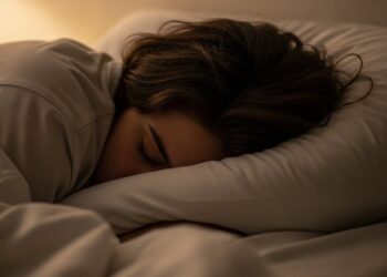 Κοιμάσαι με το πρόσωπο στο μαξιλάρι; Δες τι παθαίνεις από τις απλές, καθημερινές συνήθειες